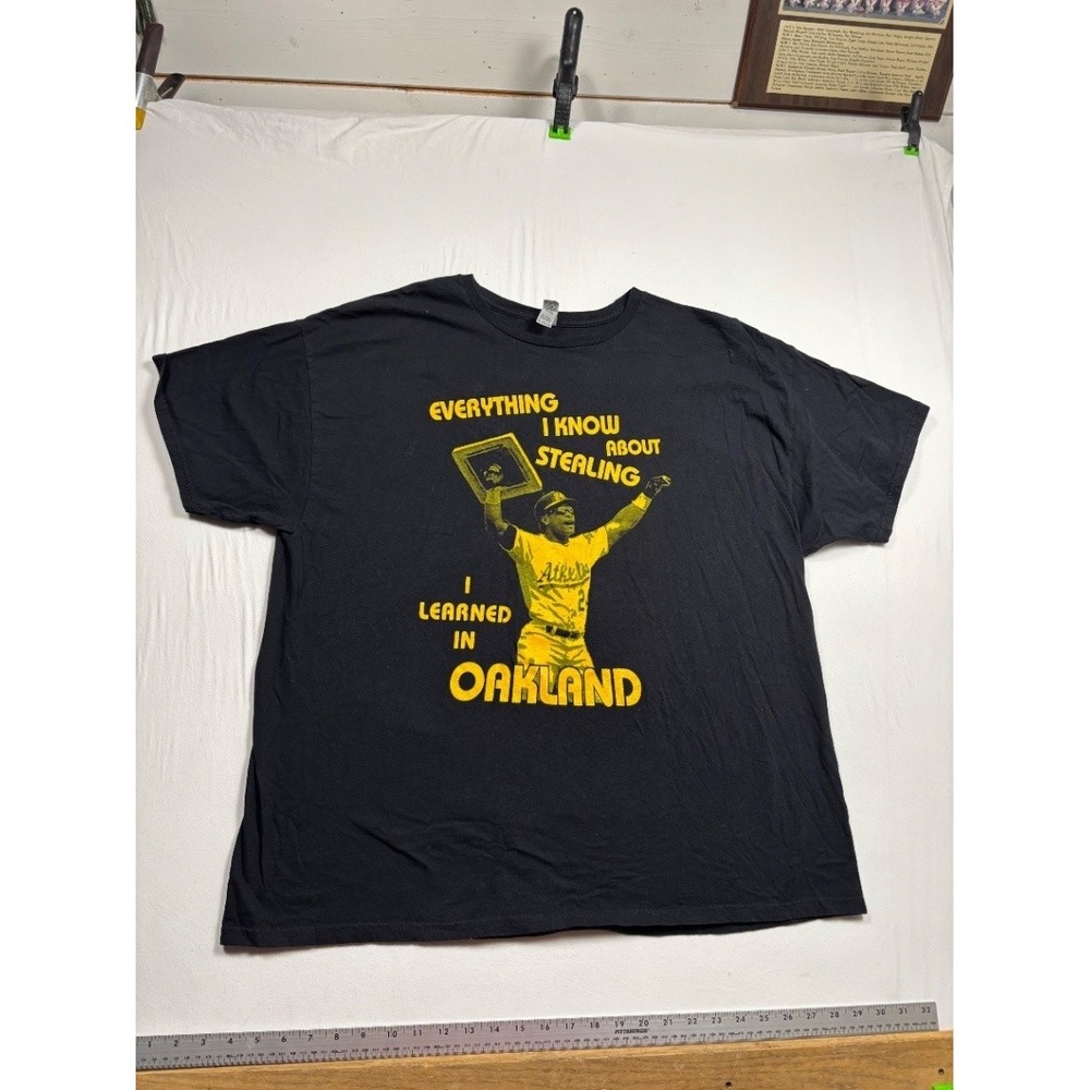 Gildan Oakland Athletics Rickey Henderson Graphic T Shirt Mens 2XL Black